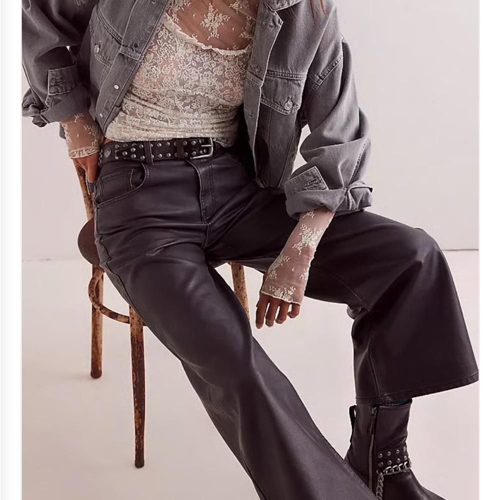 Good Luck Mid-Rise Vegan Barrel Jean
COLOR - Black
NWOT
Free People - Picture 6 of 6